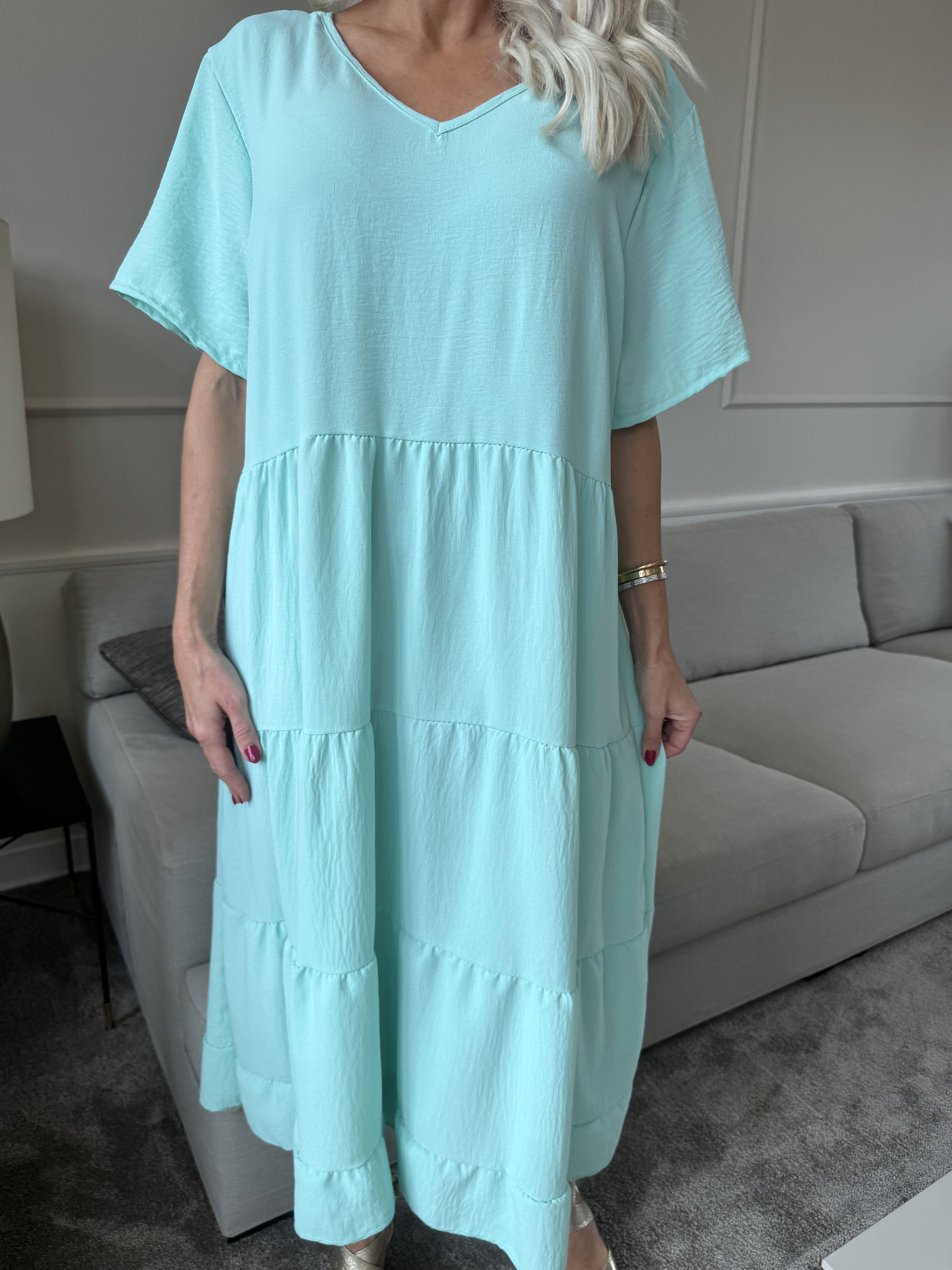 Shayna - Tunikakjole i viskose med broderet detaljer på ryggen